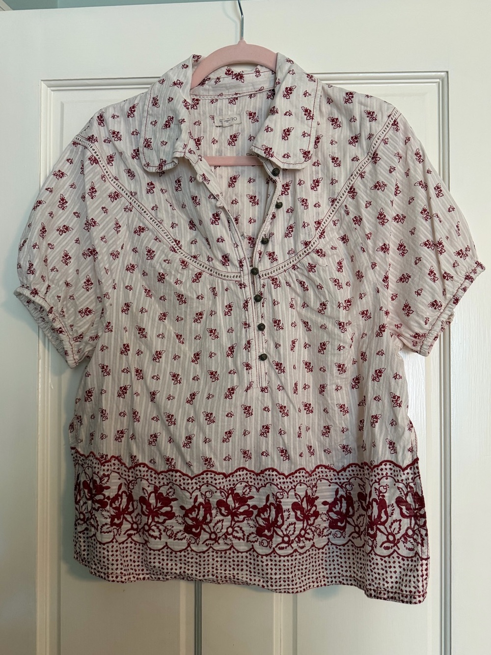 Anthropologie Cream and Red Short-Sleeve Paisley Floral Bandana Button-Up Top - Picture 3 of 8